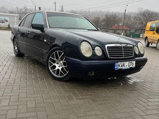 Mercedes E-Class foto 2