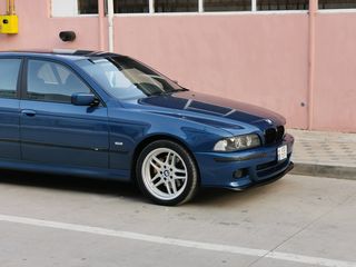 BMW 5 Series foto 10