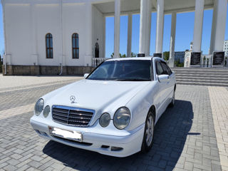 Mercedes E-Class foto 1