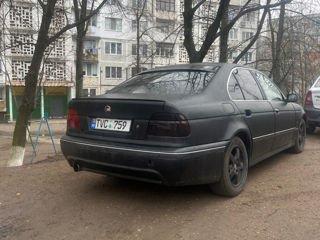 BMW 5 Series foto 2