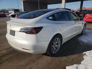 Tesla Model 3 foto 3