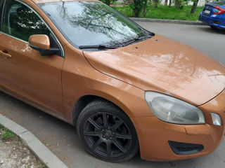 Volvo S60 фото 3