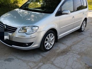 Volkswagen Touran foto 2