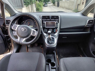 Toyota Verso-S foto 7