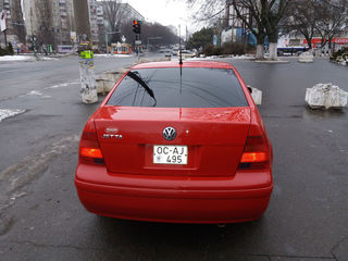 Volkswagen Jetta foto 2