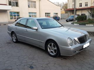 Mercedes E Class foto 2