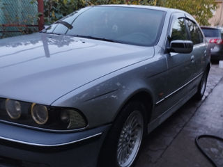 BMW 5 Series foto 10