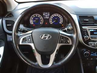 Hyundai Accent foto 11