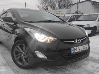 Hyundai Elantra foto 2