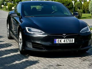 Tesla Model S foto 1