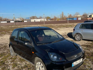 Ford Fiesta foto 8