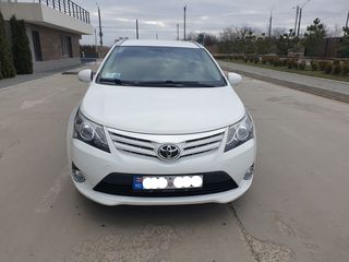 Toyota Avensis foto 2