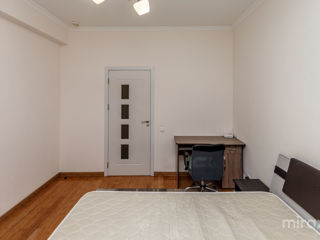 Apartament cu 2 camere, 63 m², Centru, Chișinău foto 2