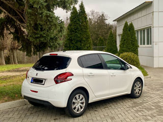 Peugeot 208 foto 4