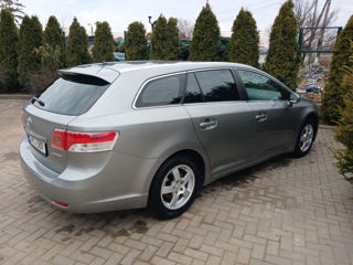 Toyota Avensis foto 9