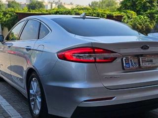 Ford Fusion foto 2