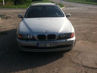 BMW 5 Series foto 2