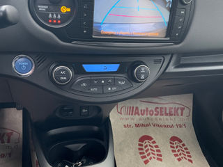 Toyota Yaris фото 12