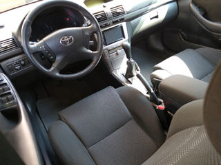 Toyota Avensis foto 7