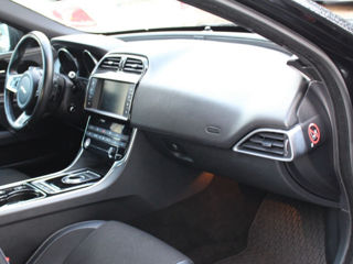 Jaguar XE foto 6