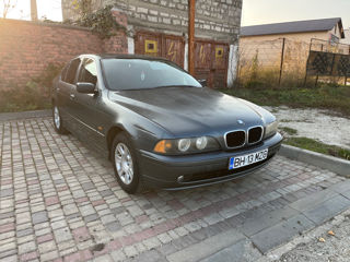 BMW 5 Series foto 2