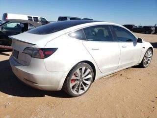 Tesla Model 3 foto 4