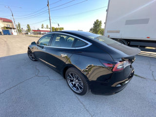 Tesla Model 3 foto 4