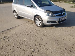 Opel Zafira foto 2