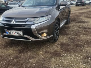 Mitsubishi Outlander foto 2