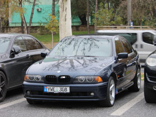 BMW 5 Series foto 2