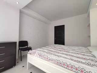 Apartament cu 2 camere, 68 m², Centru, Chișinău foto 2