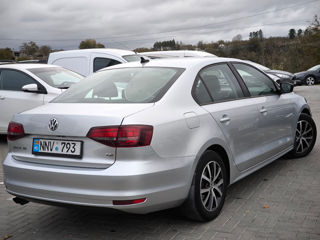 Volkswagen Jetta foto 2