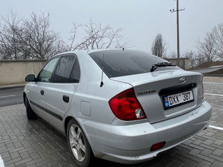 Hyundai Accent foto 2