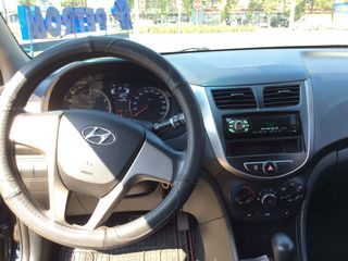Hyundai Accent foto 9