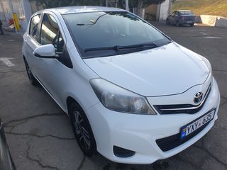 Chirie auto Prakat auto Chisinau dacia prius golf skoda toyota yaris foto 8