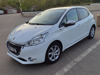 Peugeot 208 foto 3