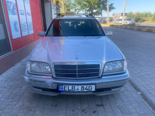 Mercedes C-Class foto 2