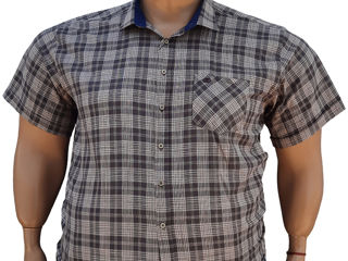 Мужская летняя рубашка из натуральной ткани в клетку с карманами.