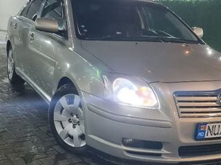 Toyota Avensis foto 2