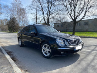 Mercedes E-Class foto 1