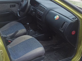 Nissan Almera foto 8