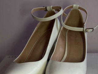 Женские белые каблуки foto 5