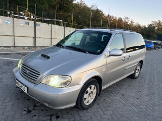 KIA Carnival foto 2