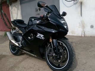 Suzuki GSX R1000 foto 1