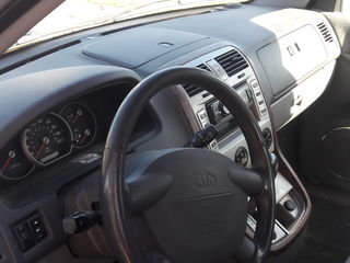 KIA Carnival foto 2