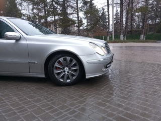 Mercedes E-Class foto 2