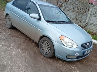 Hyundai Accent foto 2