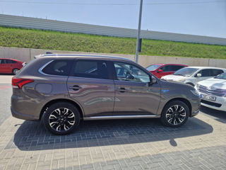 Mitsubishi Outlander foto 2