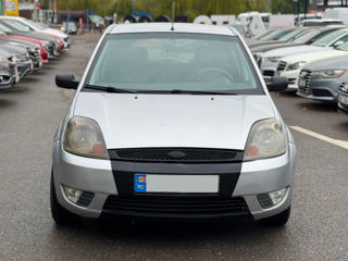 Ford Fiesta foto 2