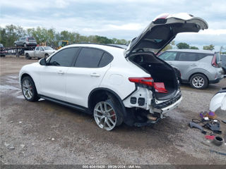 Alfa Romeo Stelvio foto 5